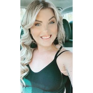 Meet your Posher, Desiree